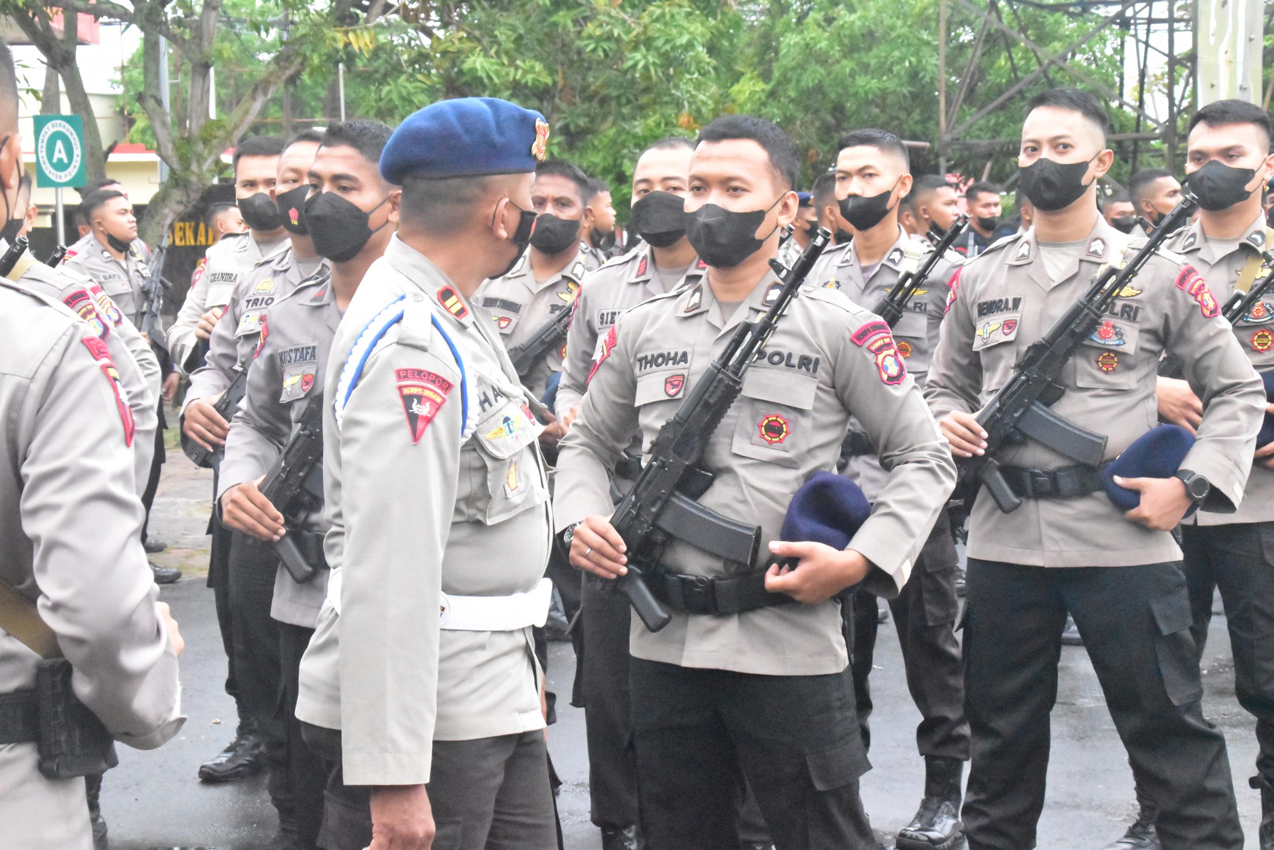 Komandan Satuan Brimob Polda Kaltim Pimpin Apel Satuan dan Pengecekan Persenjataan dan Perlengkapan Personel