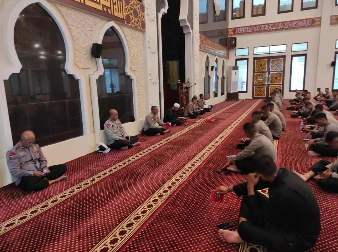 Personil Brimob Polda Kaltim dan Bhayangkari Rutin Yasinan di Masjid Ini Tujuannya