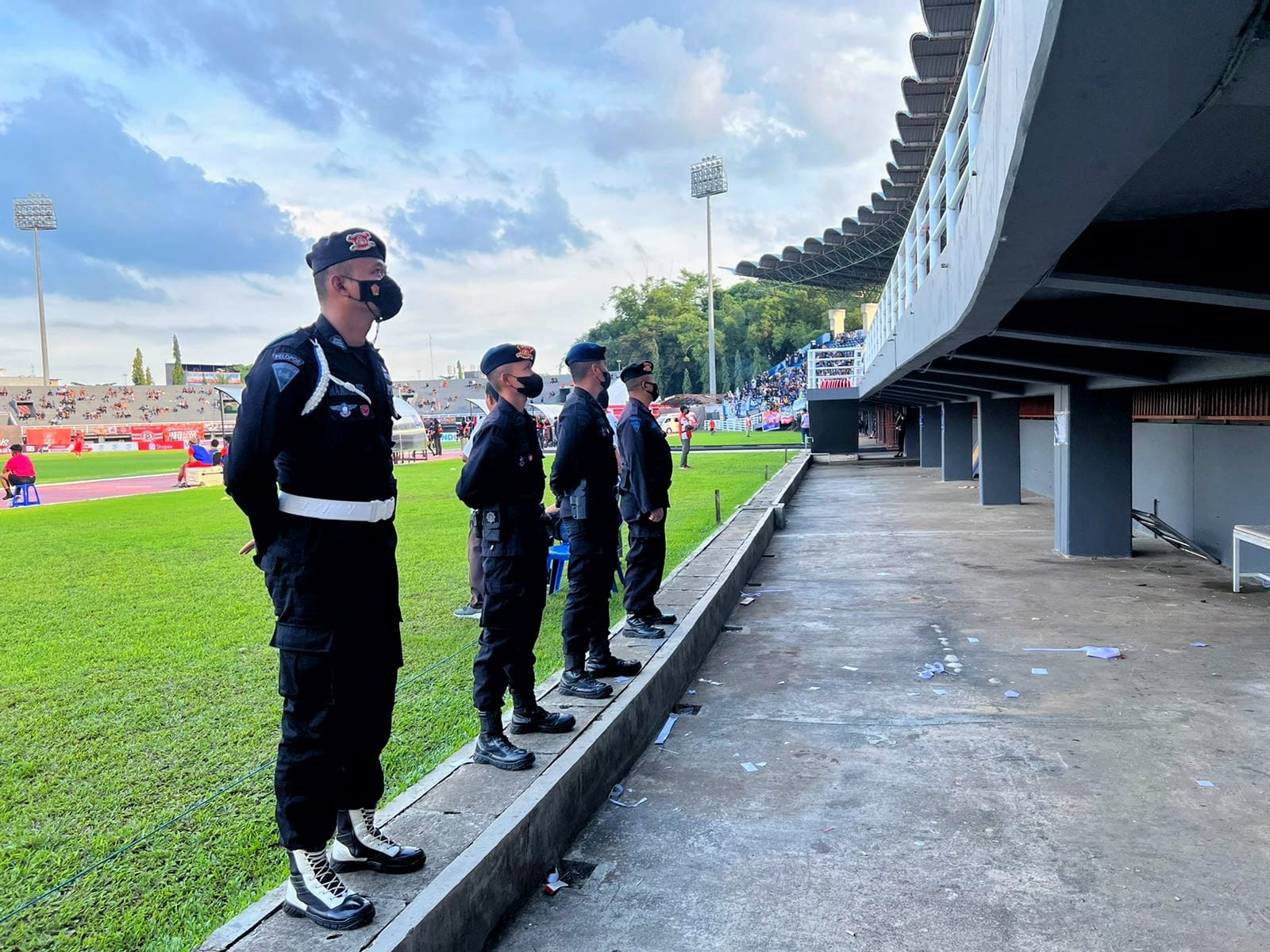 Jamin Keamanan, Brimob Kaltim Lakukan Pengamanan Pertandingan Sepak Bola