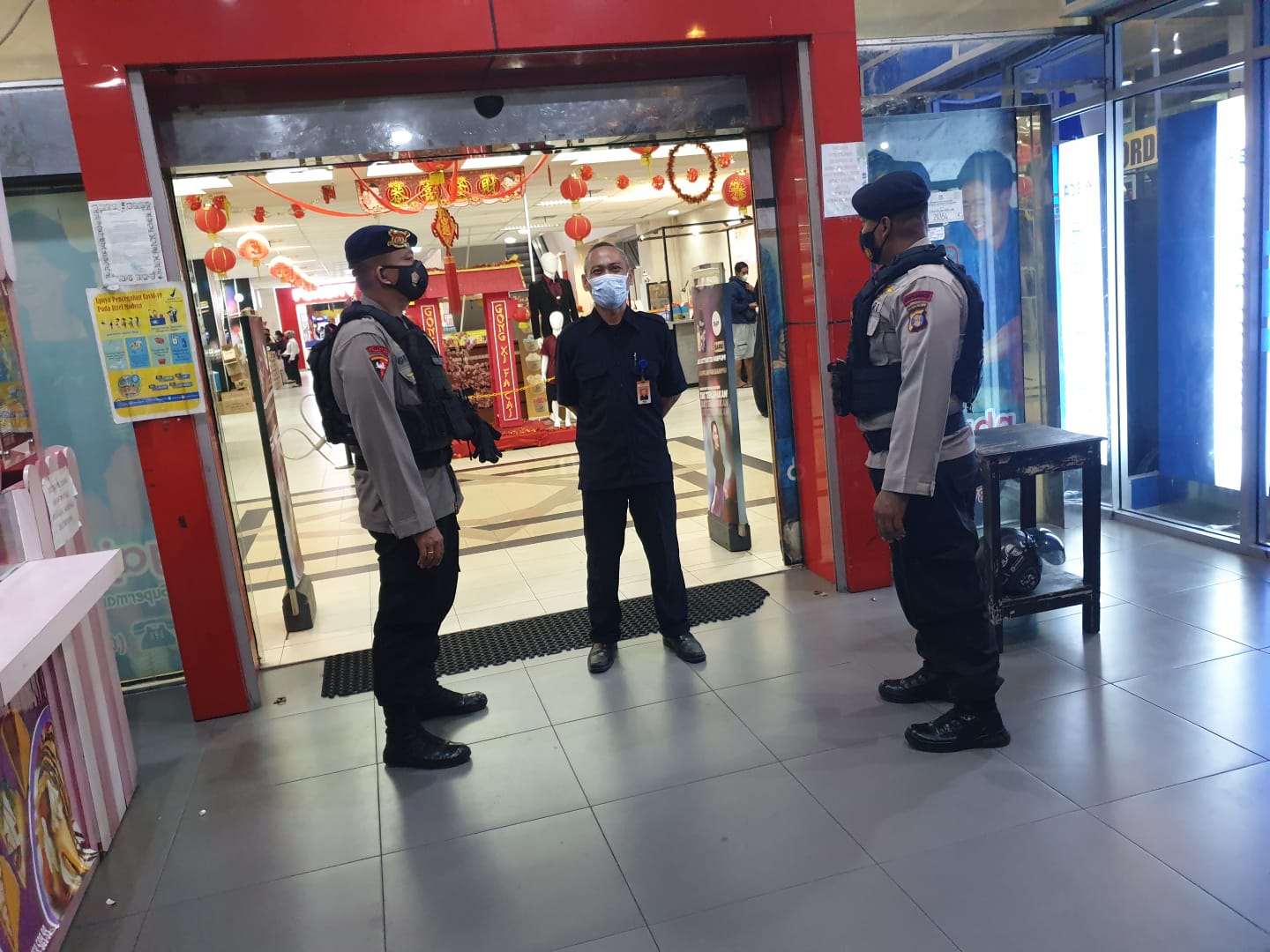 Patmor Brimob Imbau Security Waspada Jaga Keamanan di Mall Gajah Mada Balikpapan