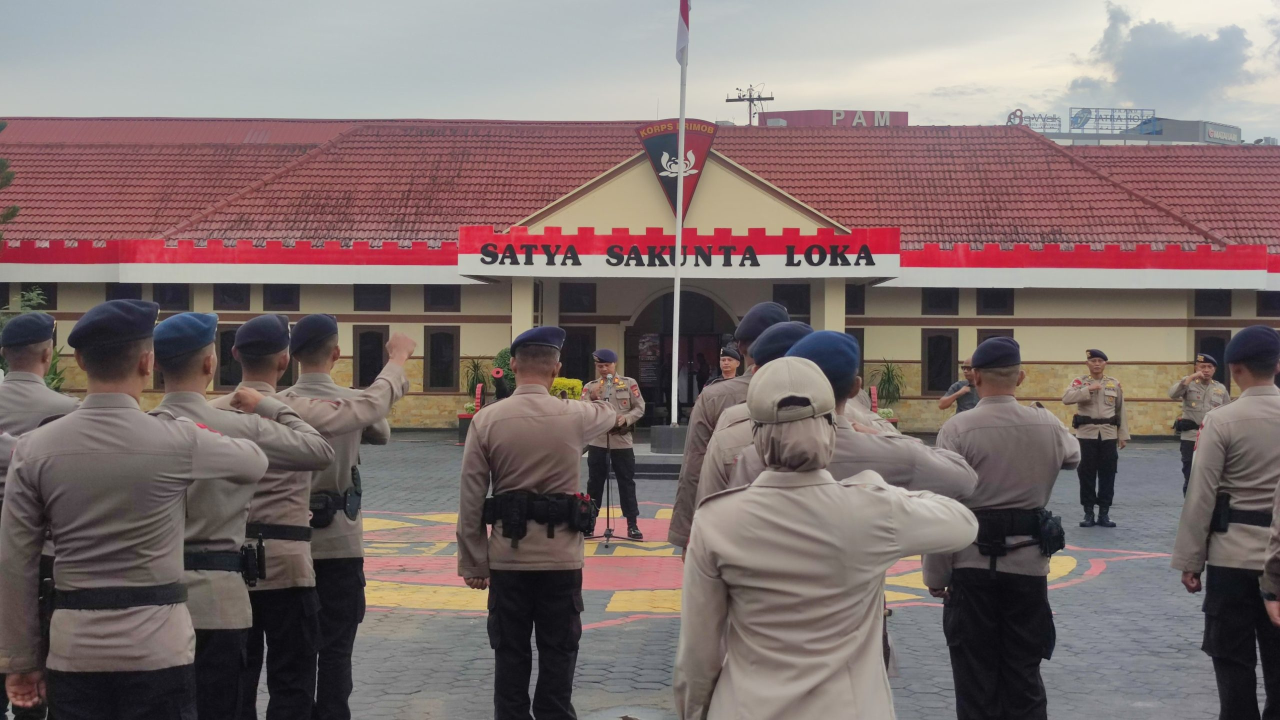 Brimob Untuk Indonesia Kasubag Renim Pimpin Apel Pagi Satker Staf Satbrimob Polda Kaltim