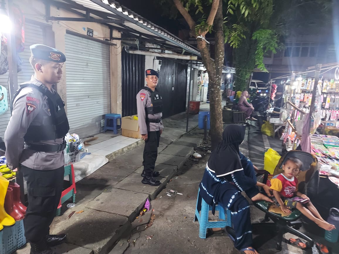 Jaga Kamtibmas Di Malam Hari, Brimob Polda Kaltim Intensif Patroli Sambang Pusat Keramaian Warga