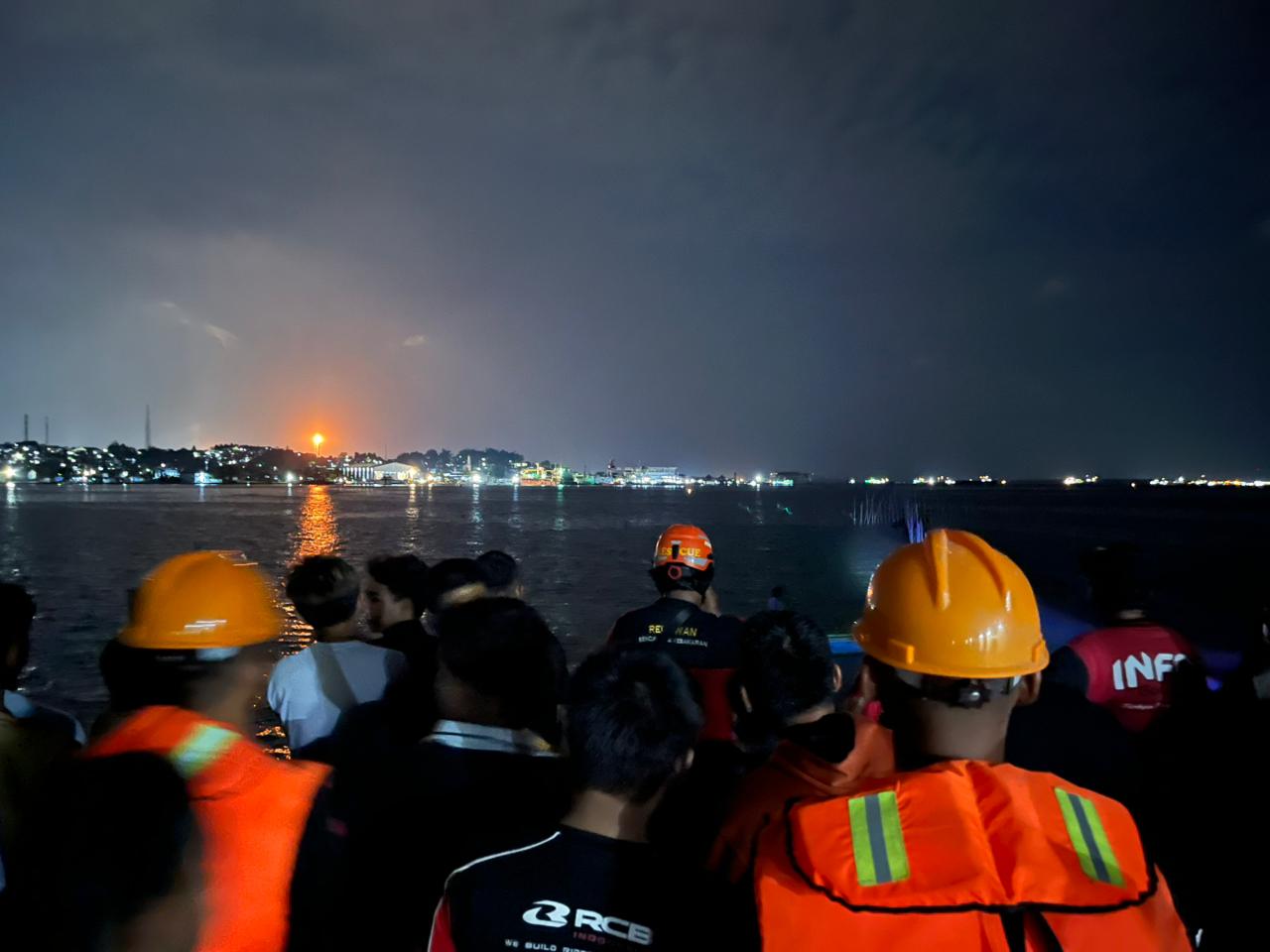 Tim SAR Kompi 1 Batalyon C Pelopor Satbrimob Polda Kaltim Di Terjunkan Bantu Pencarian Korban Tenggelam di Kariangau