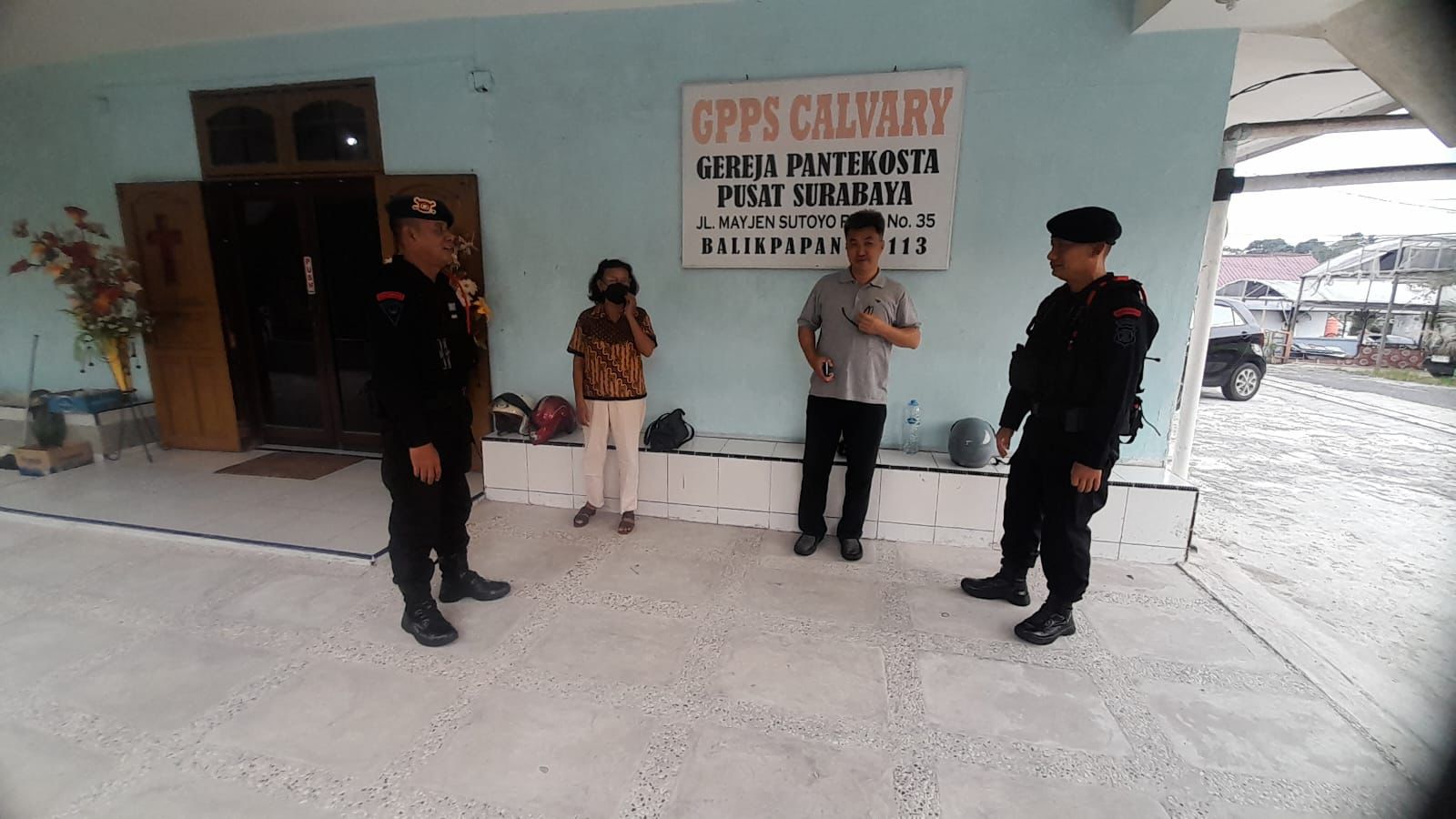 Batalyon A Brimob Kaltim Patroli Dan Amankan Ibadah Gereja Hari Minggu