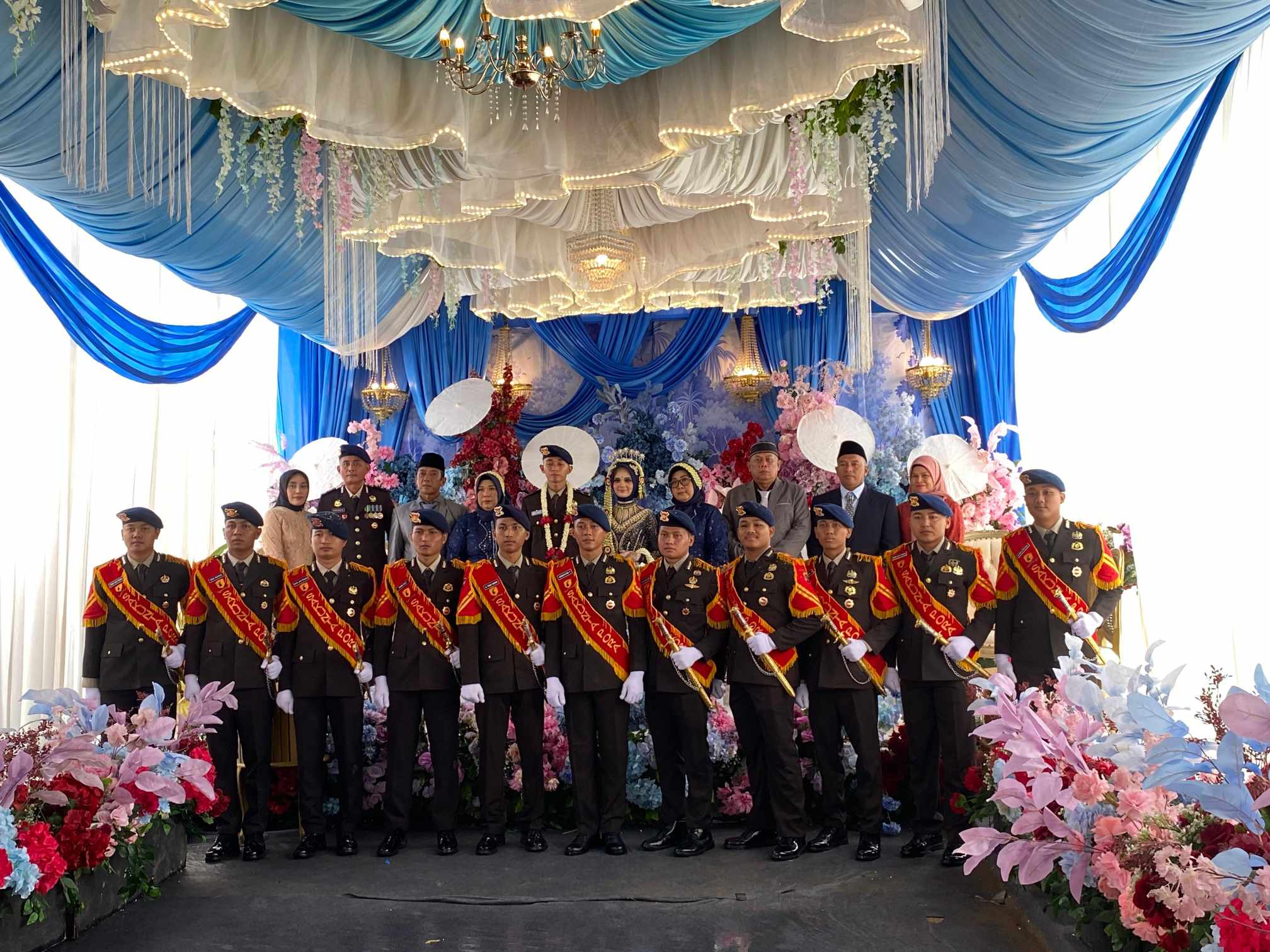 Khadgapadma Pora Hiasi Pernikahan Bripda Dimas, Jaga Tradisi Korps Brimob