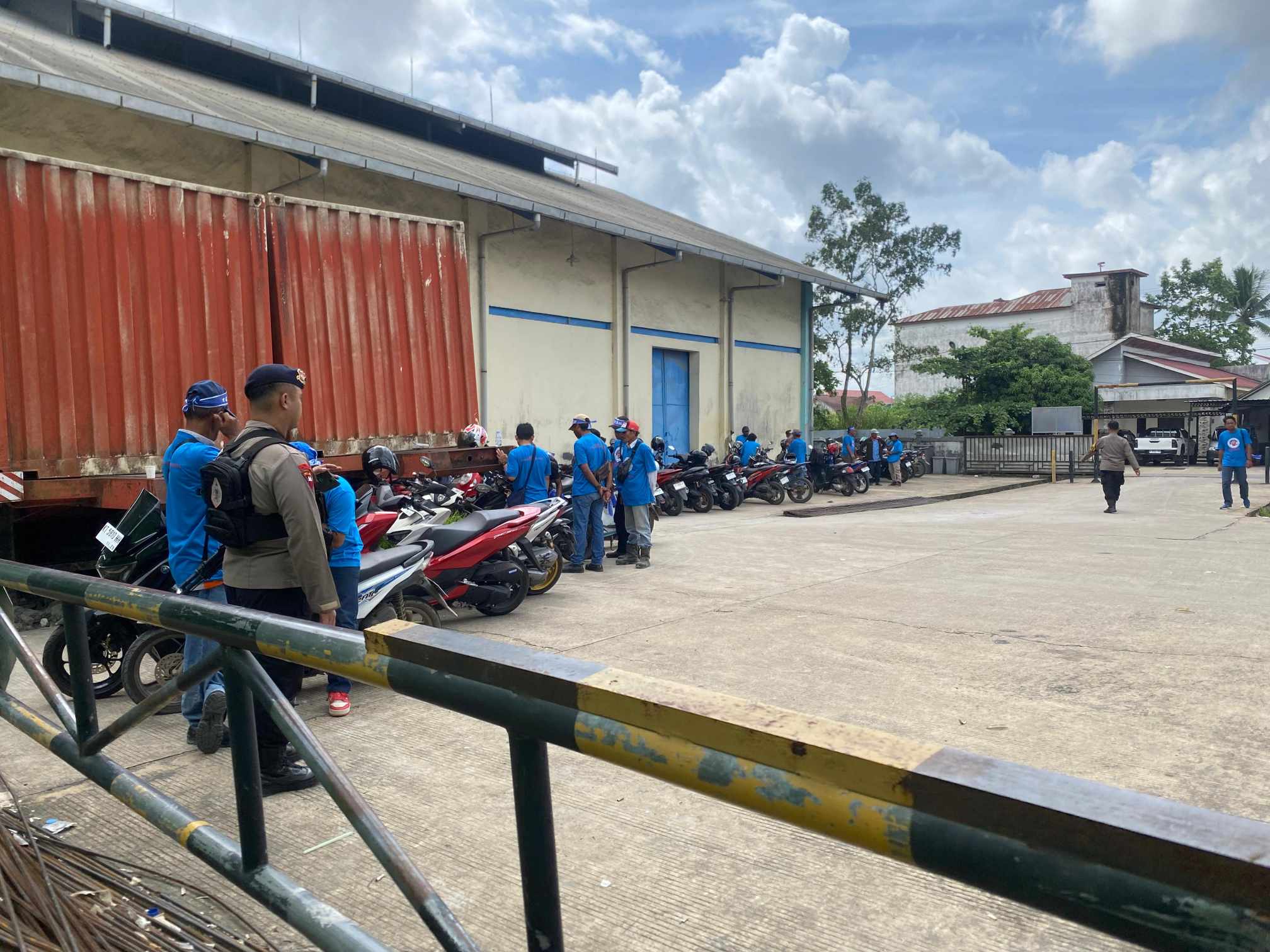 Patroli Kompi 3 Batalyon C Brimob Berau Gerak Cepat Amankan Aksi Demo Buruh di Temas Berau