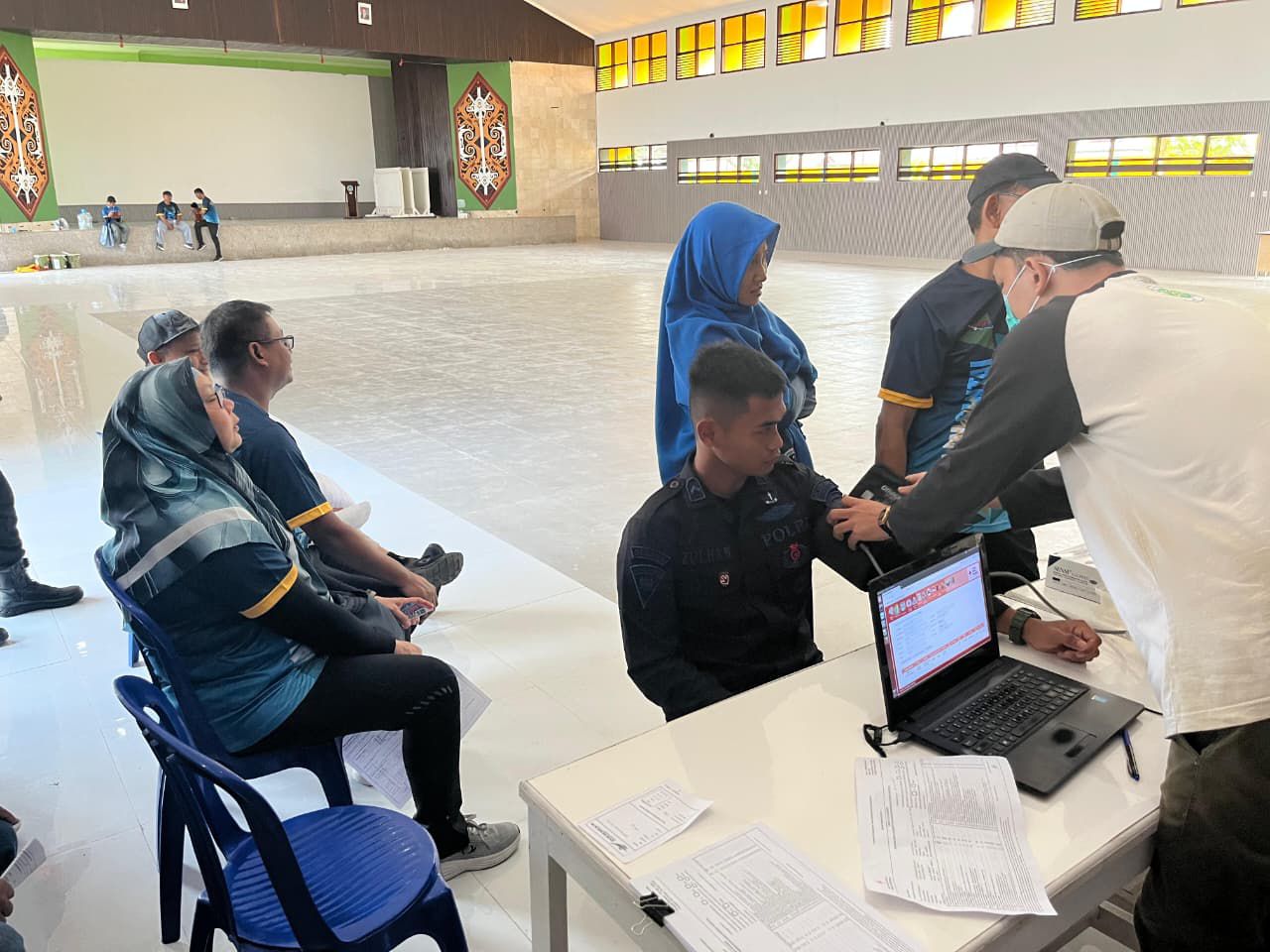 Bakti Sosial Detasemen Gegana dan Batalyon A Brimob Kaltim Ikuti Donor Darah Massal di SMKN 1