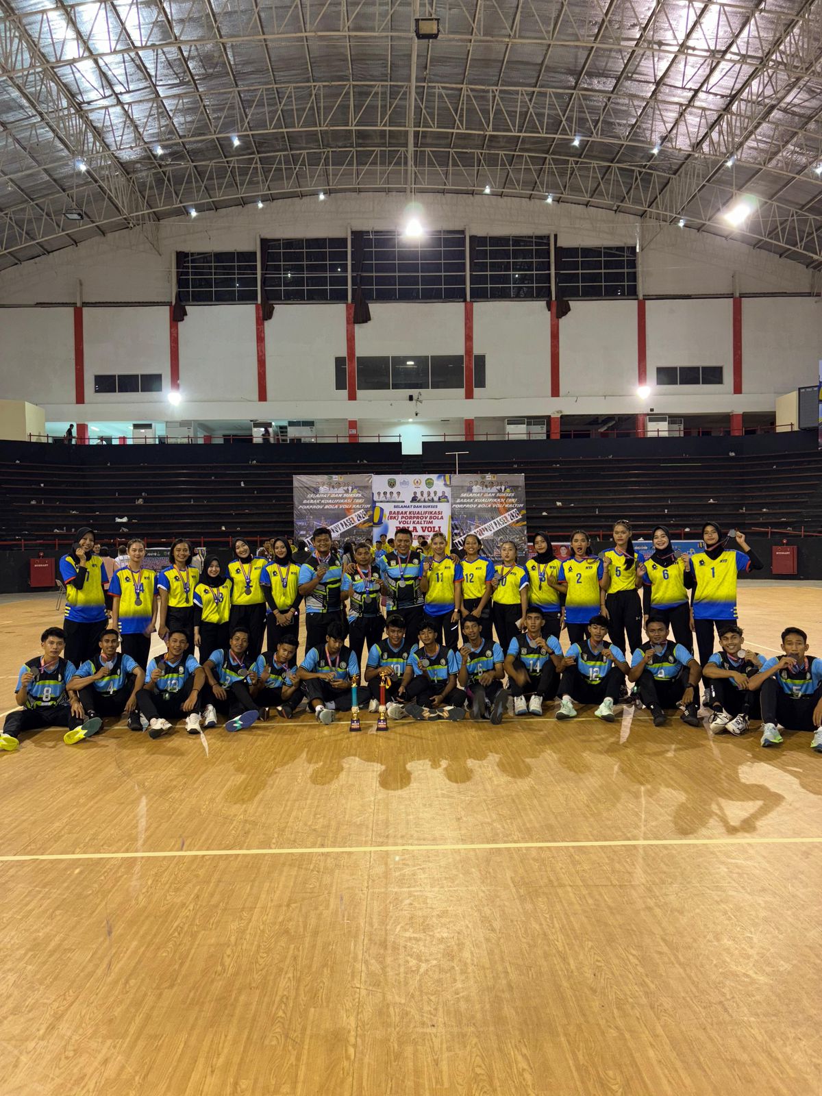 Dua Personel Brimob Kaltim Sabet Medali Perunggu Bola Voli Indoor BK Porprov 2025 di Kubar