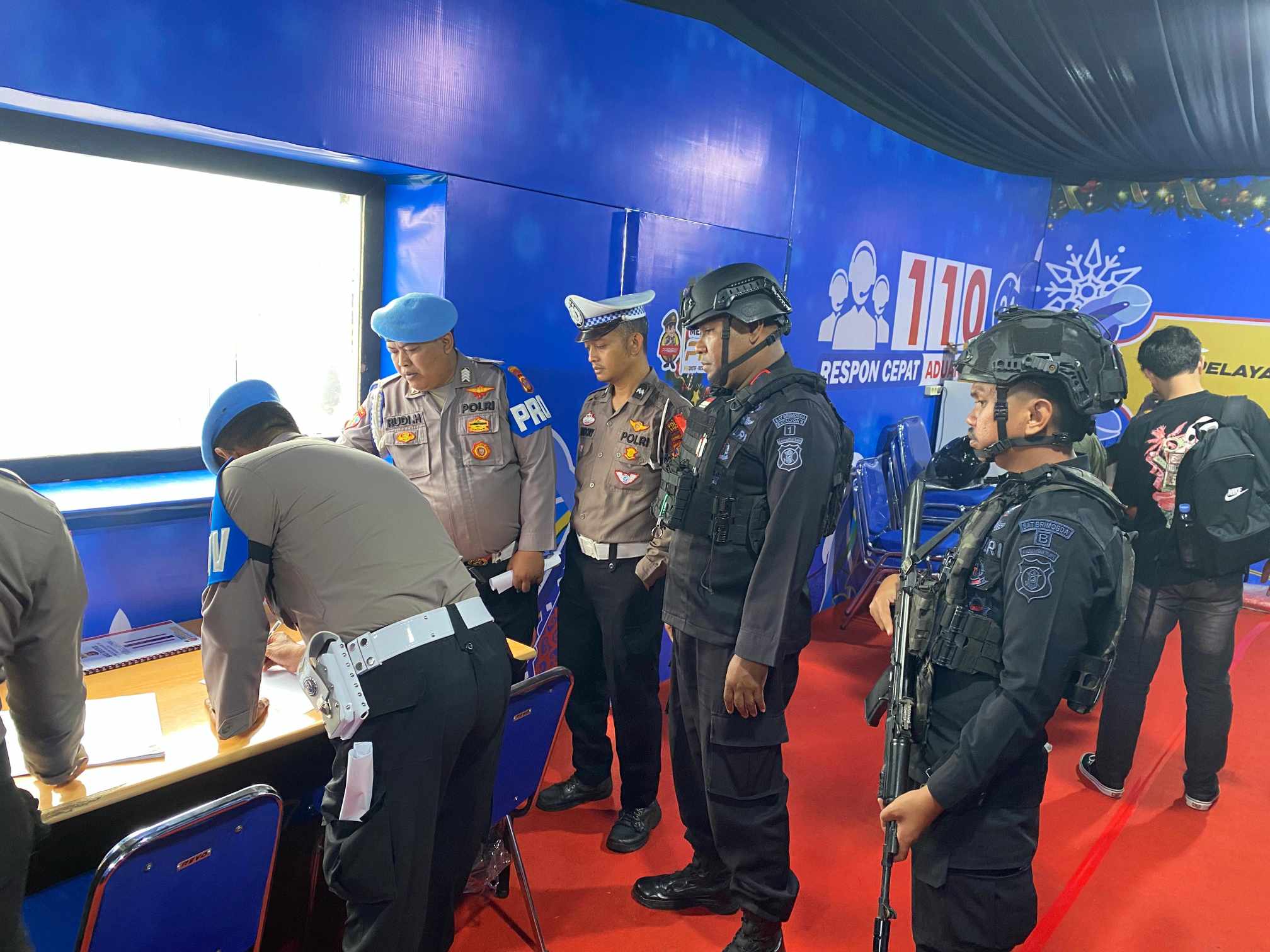 Jamin Keamanan Nataru, Brimob Samarinda Gelar Patroli Skala Besar di Titik Vital Kota