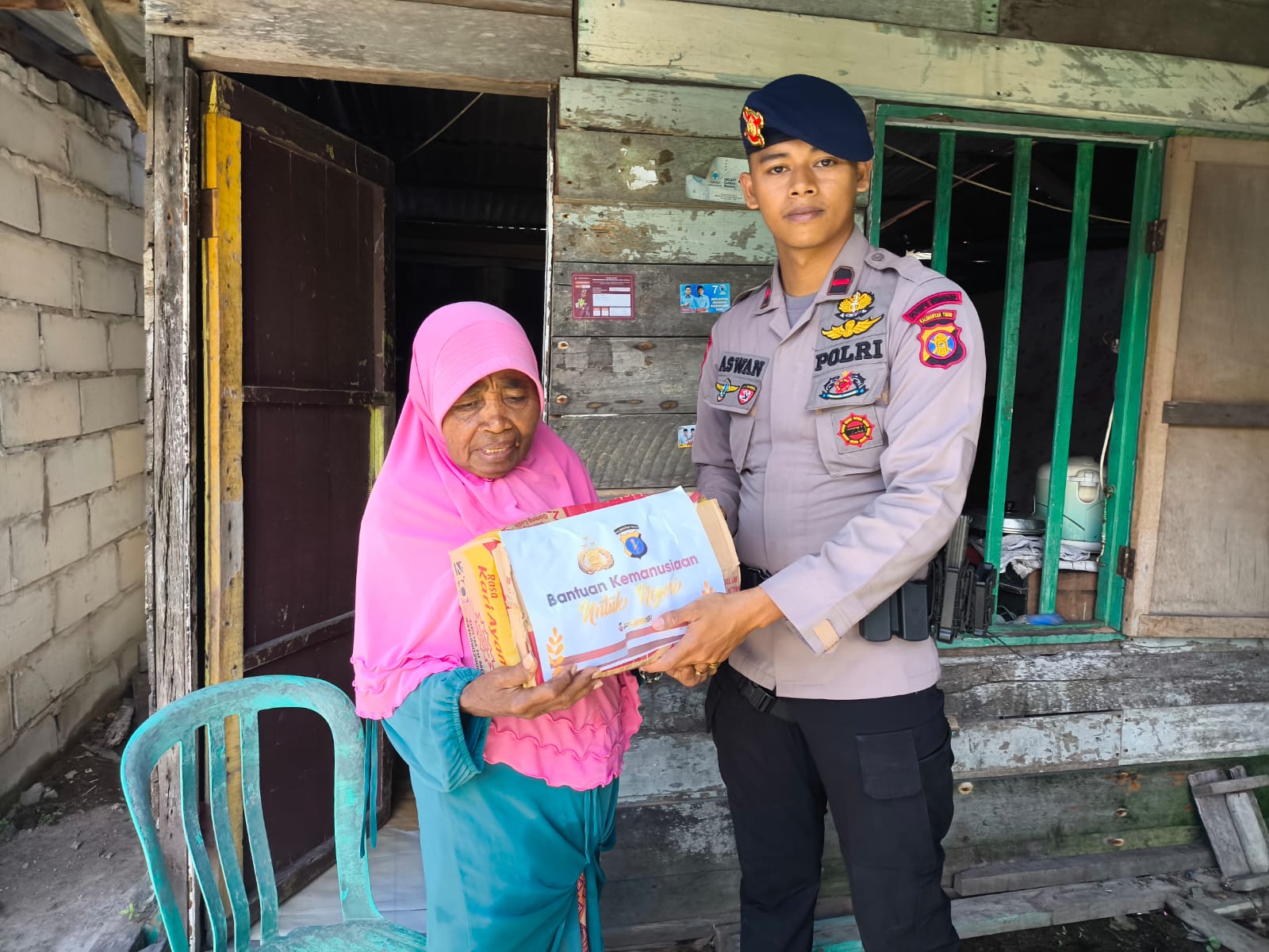 Aksi Humanis Detasemen Gegana, Salurkan Bantuan Sembako Jumat Berkah bagi Warga Membutuhkan di Balikpapan