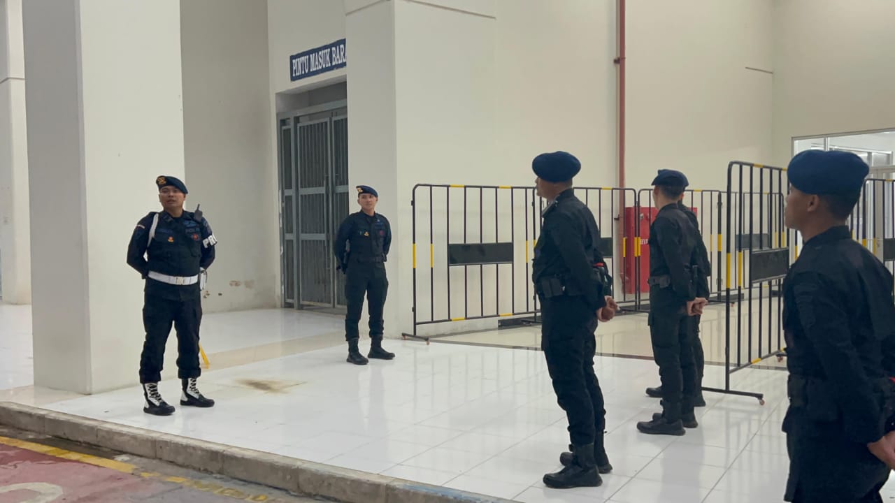 Kawal Ketat Liga 2 di Batakan, Personel Anti Anarkis Brimob Kaltim Pastikan Laga Persiba vs Persipura Aman