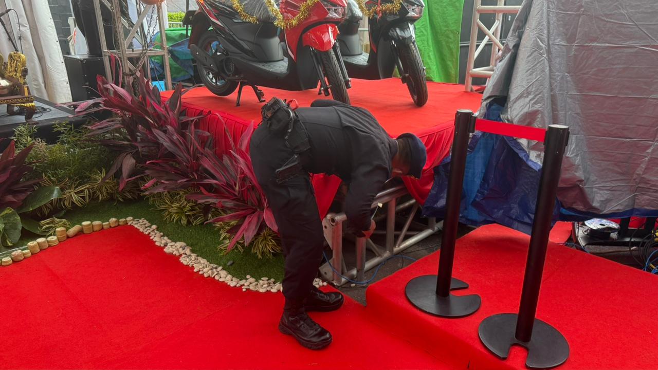 Jamin Keamanan Budaya Bangsa, Detasemen Gegana Brimob Kaltim Sterilisasi BSCC Dome Jelang Pagelaran Wayang Kulit