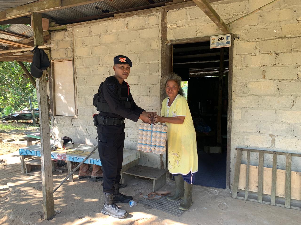 Aksi Kemanusiaan Ramadan: Brimob Batalyon C Pelopor Sambangi Warga Karang Joang Balikpapan