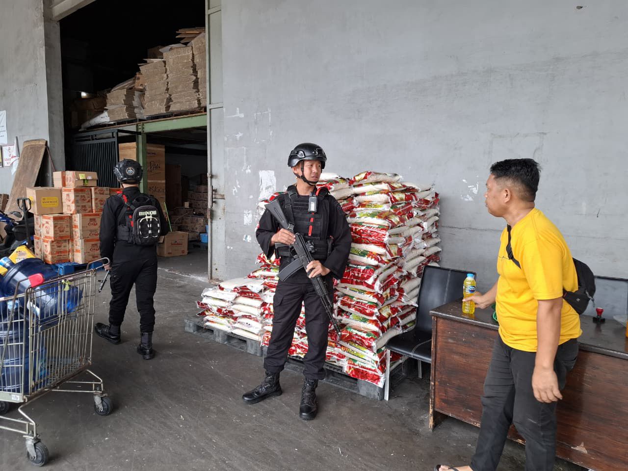 Kawal Kelancaran Mudik 2026, Brimob Batalyon A Pelopor Jamin Keamanan Pusat Logistik dan Pemukiman Balikpapan