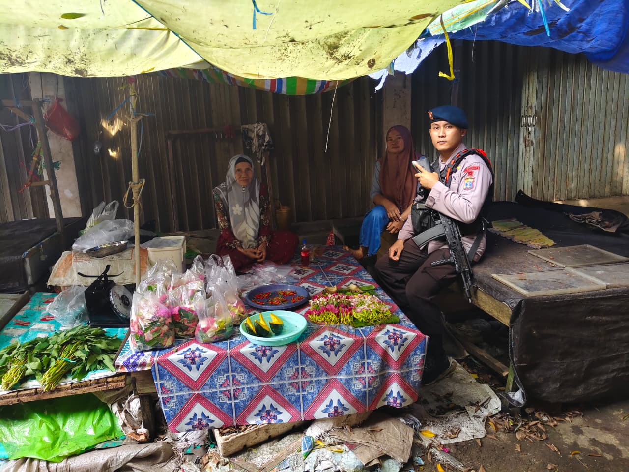 Ciptakan Rasa Aman Selama Arus Balik Lebaran, Patroli Batalyon C Pelopor Satbrimob Polda Kaltim Sambangi Pusat Keramaian