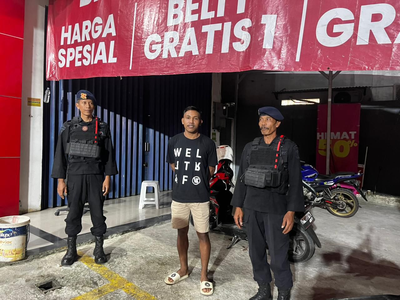 BATALYON A BRIMOB KALTIM INTENSIFKAN PATROLI MALAM HARI, CIPTAKAN RASA AMAN DI TENGAH MASYARAKAT