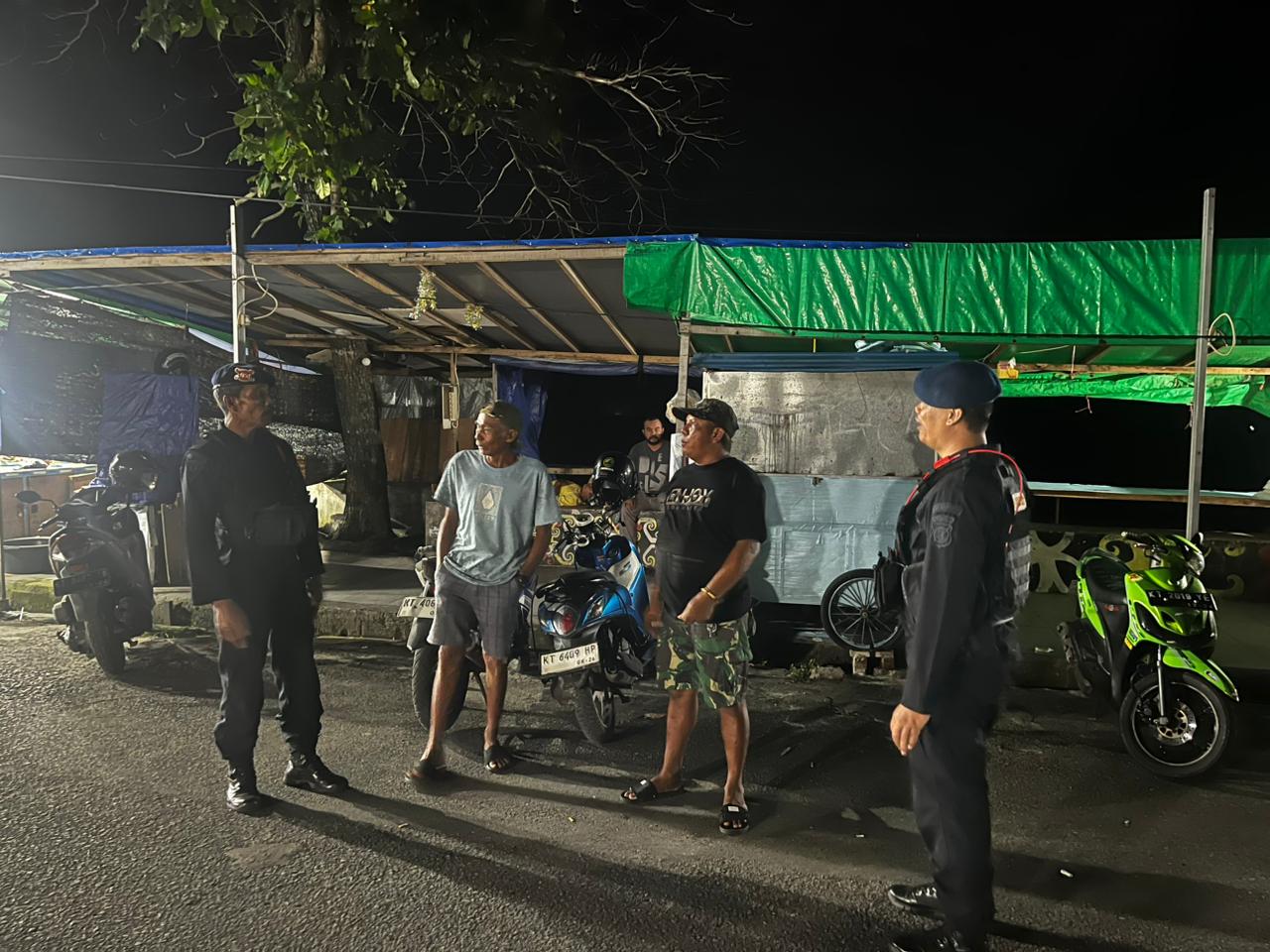 PATROLI SUBUH BRIMOB, EDUKASI KESELAMATAN DAN ANTISIPASI KEJAHATAN DI KOTA BALIKPAPAN