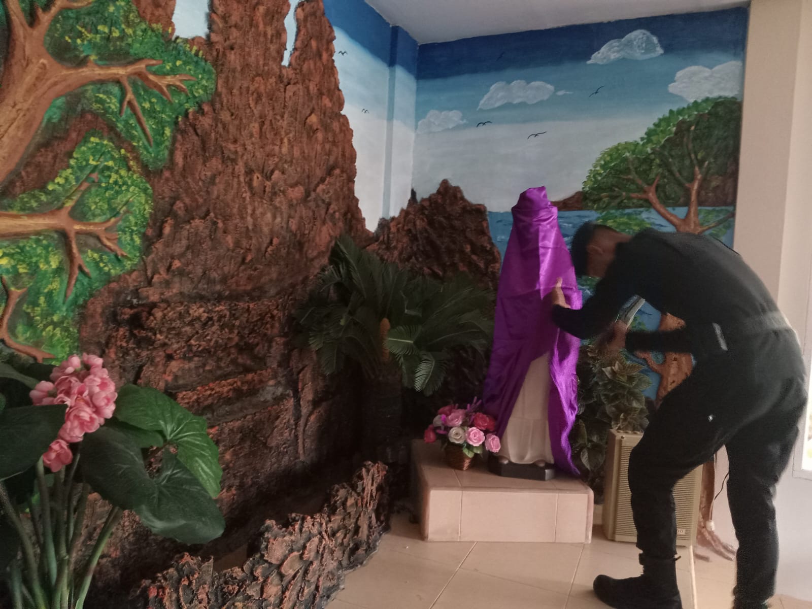 Jamin Kekhusyukan Ibadah Paskah 2026, Tim Jibom Gegana Brimob Kaltim Sterilisasi Gereja di Balikpapan dan Samarinda