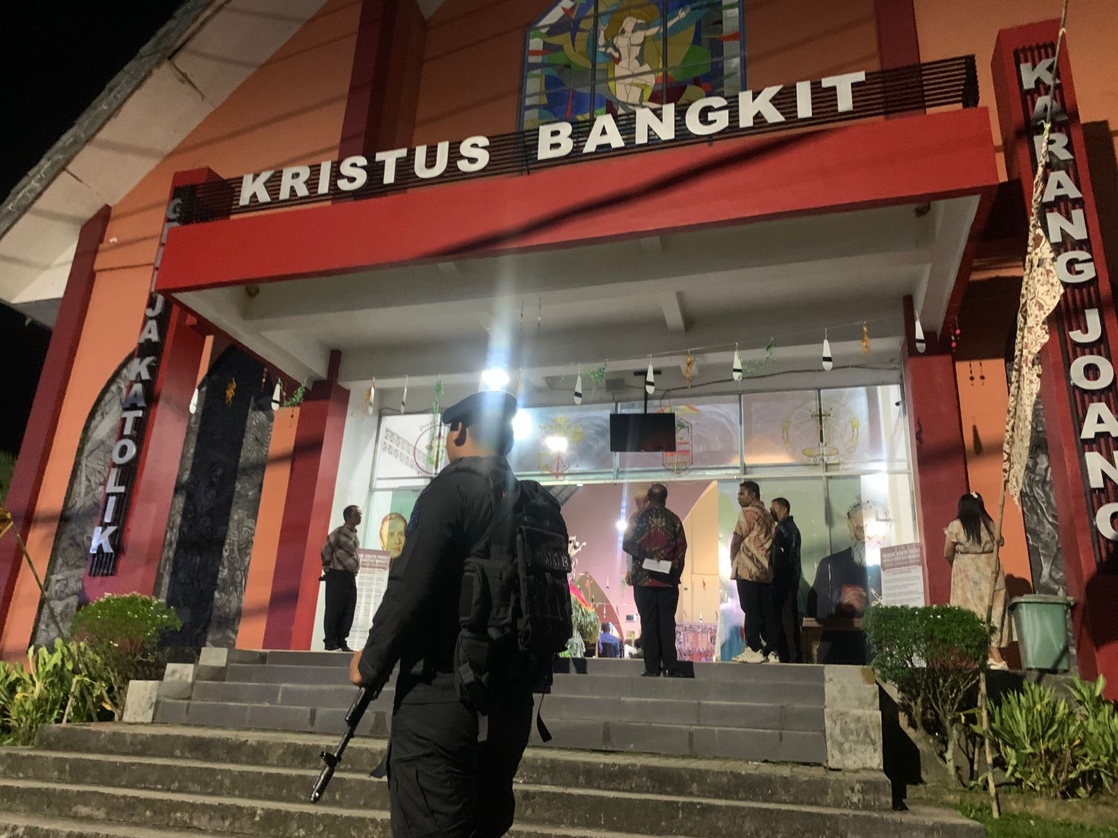 Kawal Ibadah Sabtu Sunyi, Personel Batalyon B Pelopor Amankan Ribuan Jemaat Gereja Kristus Bangkit