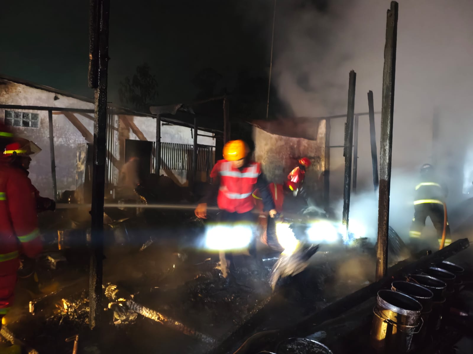 Brimob Kaltim Bergerak Cepat, Tim Respon Bencana Kompi 3 Batalyon C Pelopor Taklukkan Api di Gunung Tabur