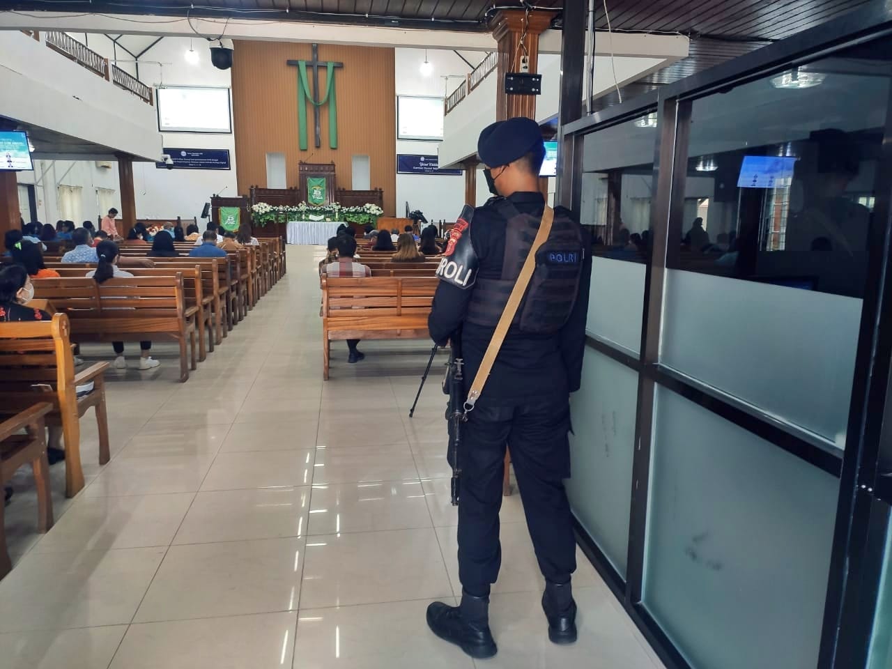 Jamin Pelaksanaan Ibadah Berjalan Aman, Tim Patmor Batalyon B Sambangi Gereja-Gereja Di Samarinda
