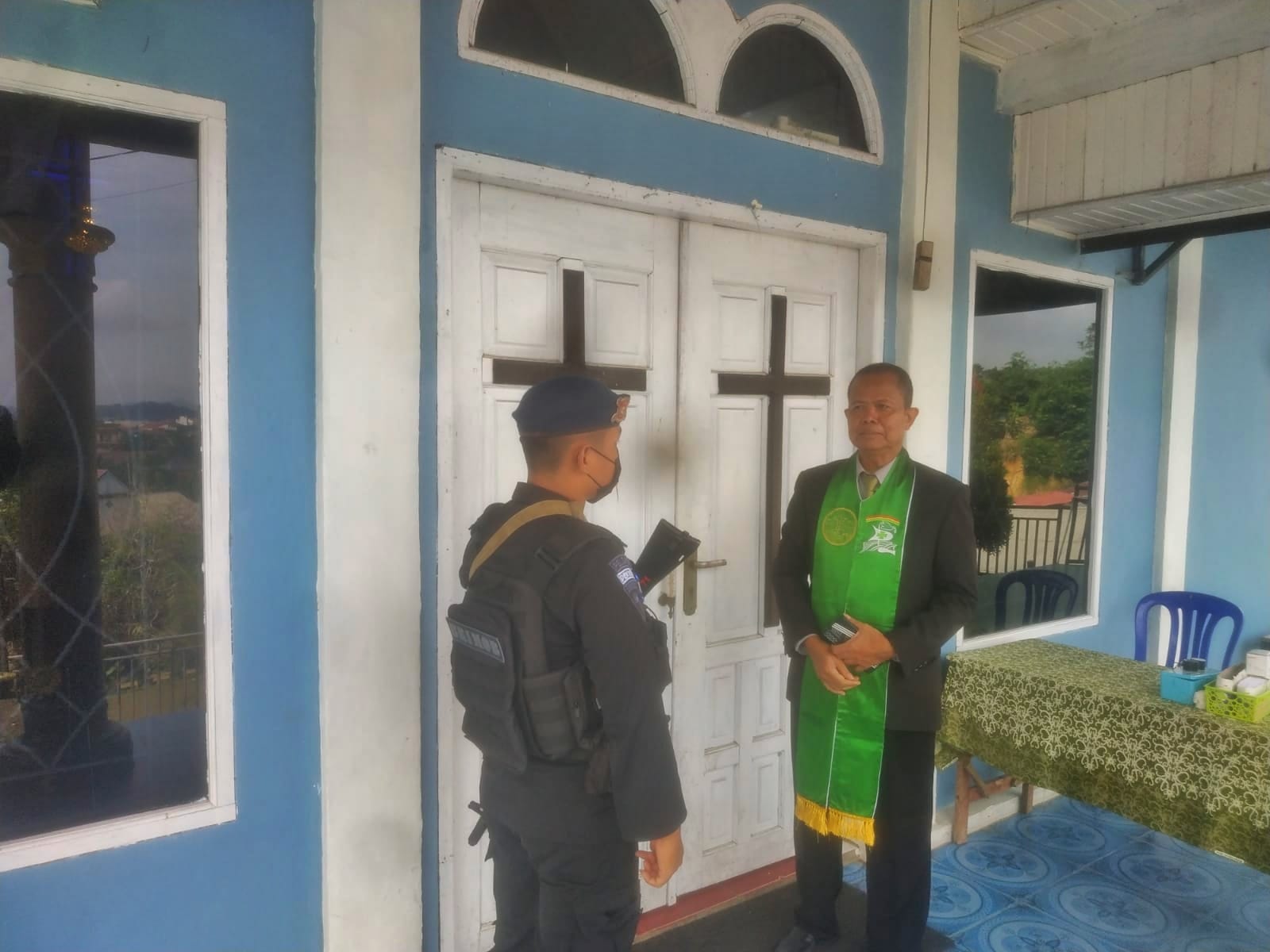 Pastikan Ibadah Minggu Berjalan Aman, Brimob Kaltim Laksanakan Patroli Gereja