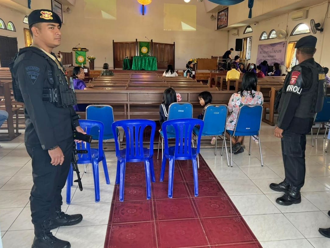 Ciptakan Rasa Aman, Brimob Kaltim Laksanakan Patroli Gereja Di Wilayah Kota Samarinda