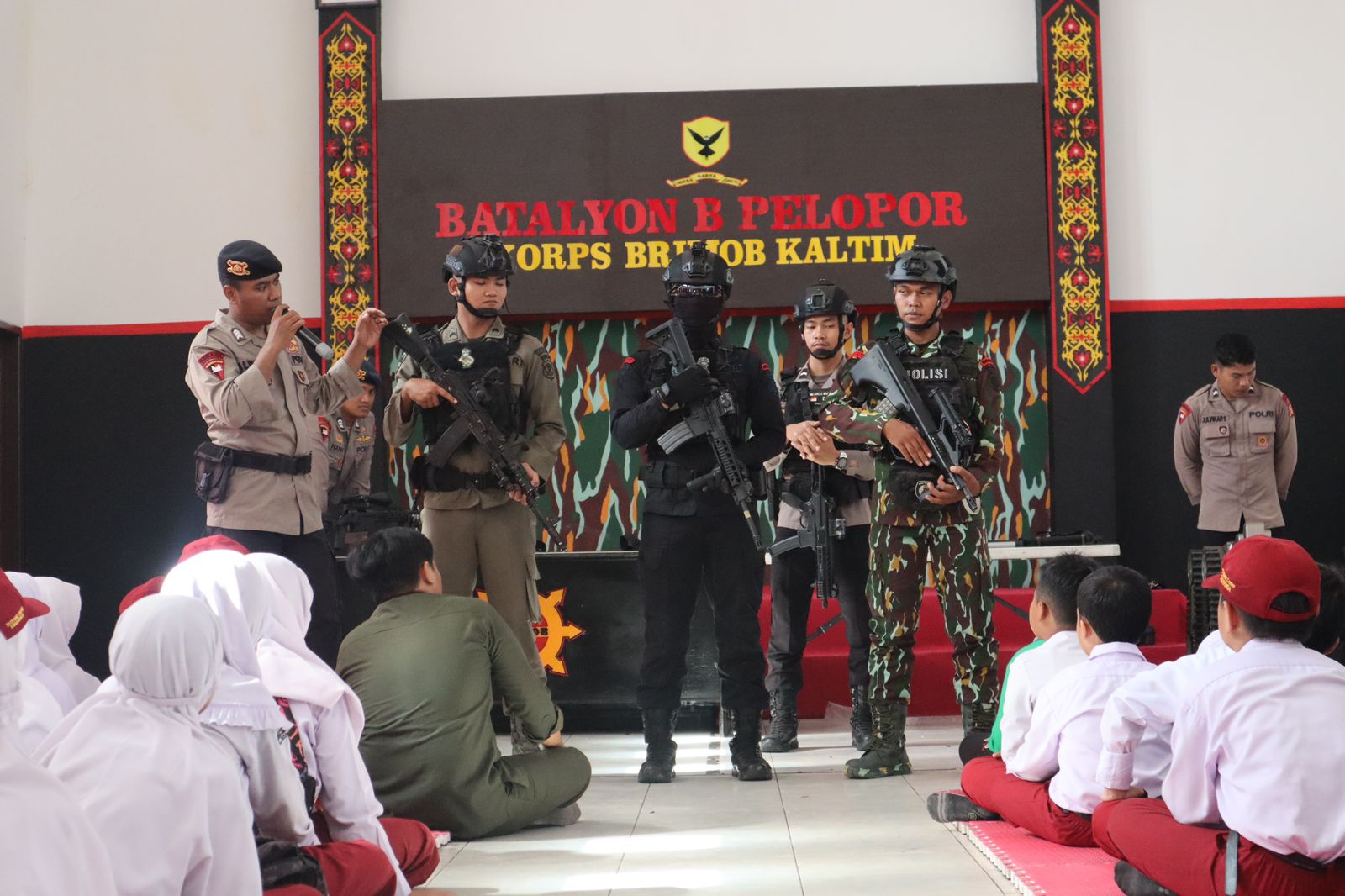 Kunjungan Belajar Siswa Siswi SD Islamic Center Samarinda ke Mako Batalyon B Pelopor Brimob Kaltim