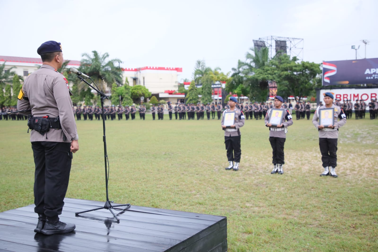 Dansat Brimob Polda Kaltim Pimpin Langsung Apel PTDH di Lapangan M. Jasin Mako Brimob Balikpapan