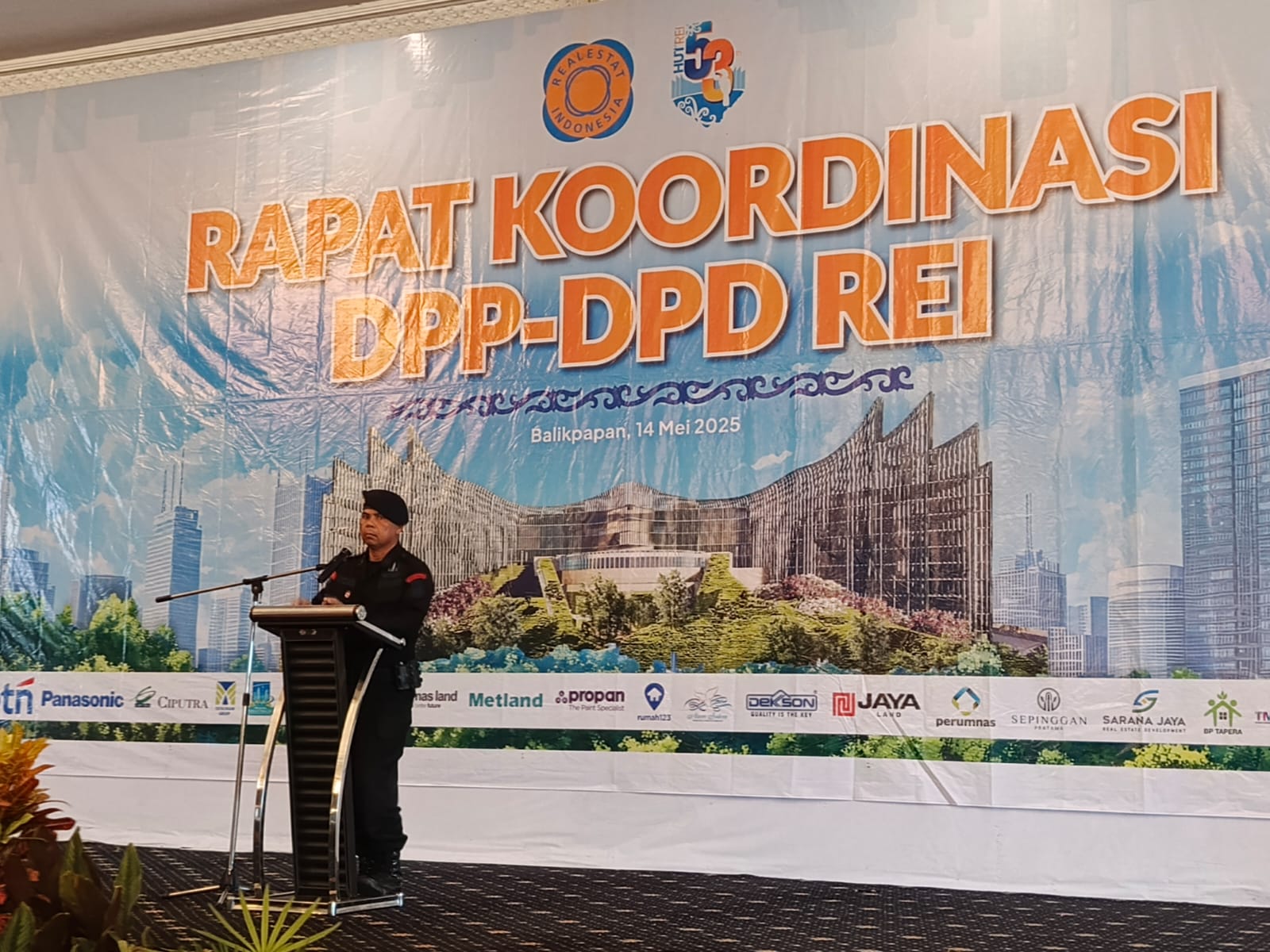 Tim Jibom Gegana Brimob Polda Kaltim Sterilkan Lokasi HUT REI ke-53 di Balikpapan