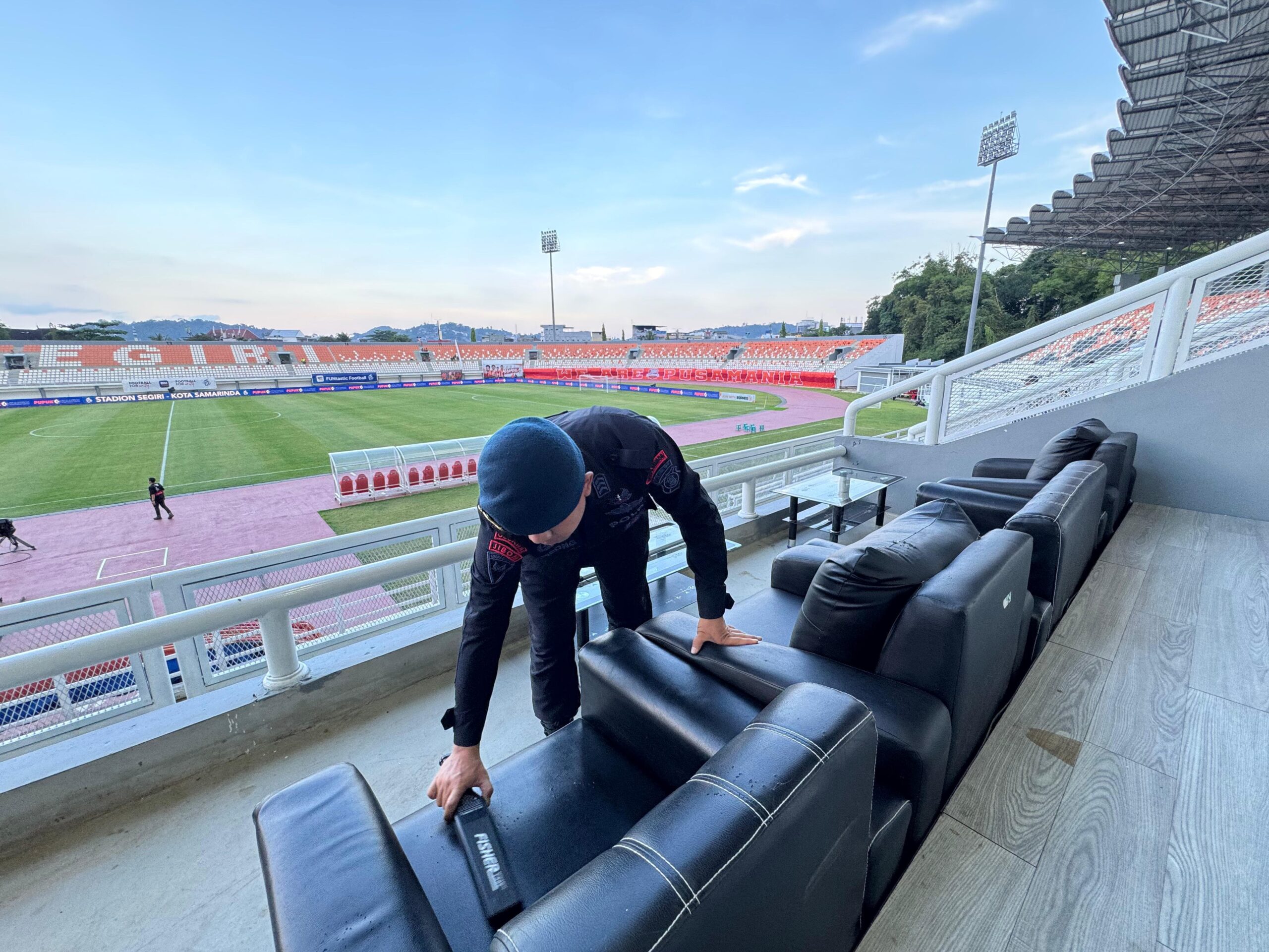 Batalyon B Pelopor Sterilisasi dan Amankan Laga Sengit Borneo FC Kontra Persija Jakarta di Stadion Segiri