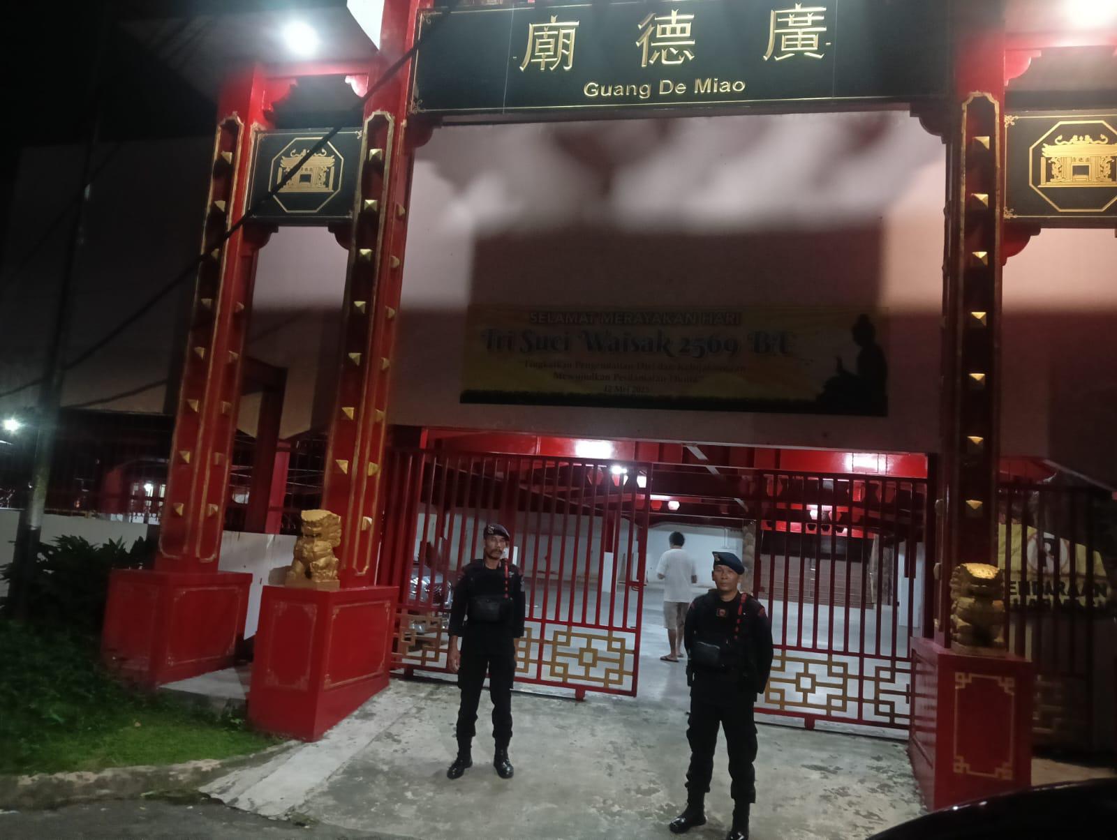 Brimob Patroli Vihara di Kota Balikpapan, Jaga Kamtibmas Saat Malam Jelang Perayaan Waisak