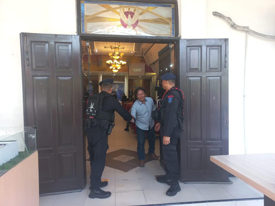 Brimob Balikpapan Patroli Dan Amankan Ibadah Gereja Hari Minggu
