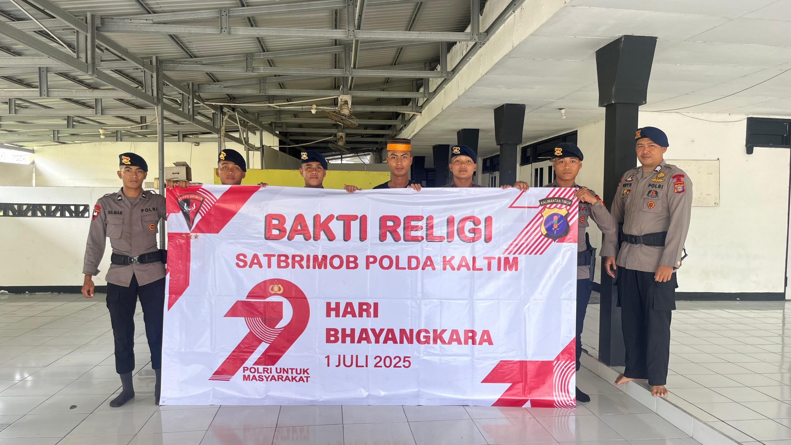 Batalyon A Brimob Kaltim Gelar Bakti Religi Bersih-Bersih Tempat Ibadah Sambut HUT Bhayangkara ke-79