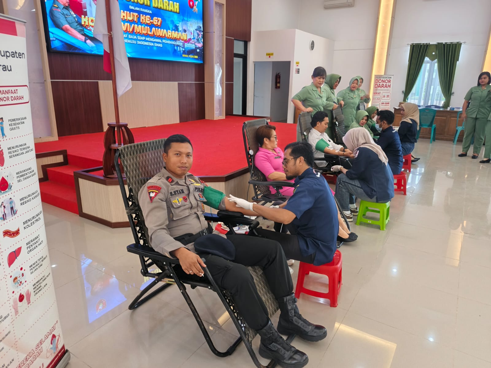 MEMPERINGATI HUT KODAM VI/MULAWARMAN KE-67, BRIMOB BATALYON C PELOPOR BERPARTISIPASI DALAM GIAT DONOR DARAH