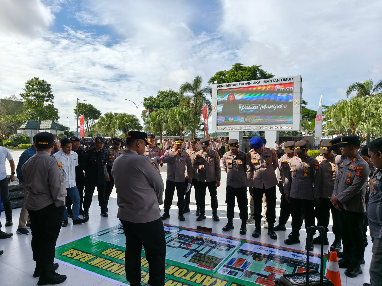 Brimob Samarinda Amankan Aksi Unjuk Rasa Ojek Online di Kantor Gubernur Kaltim