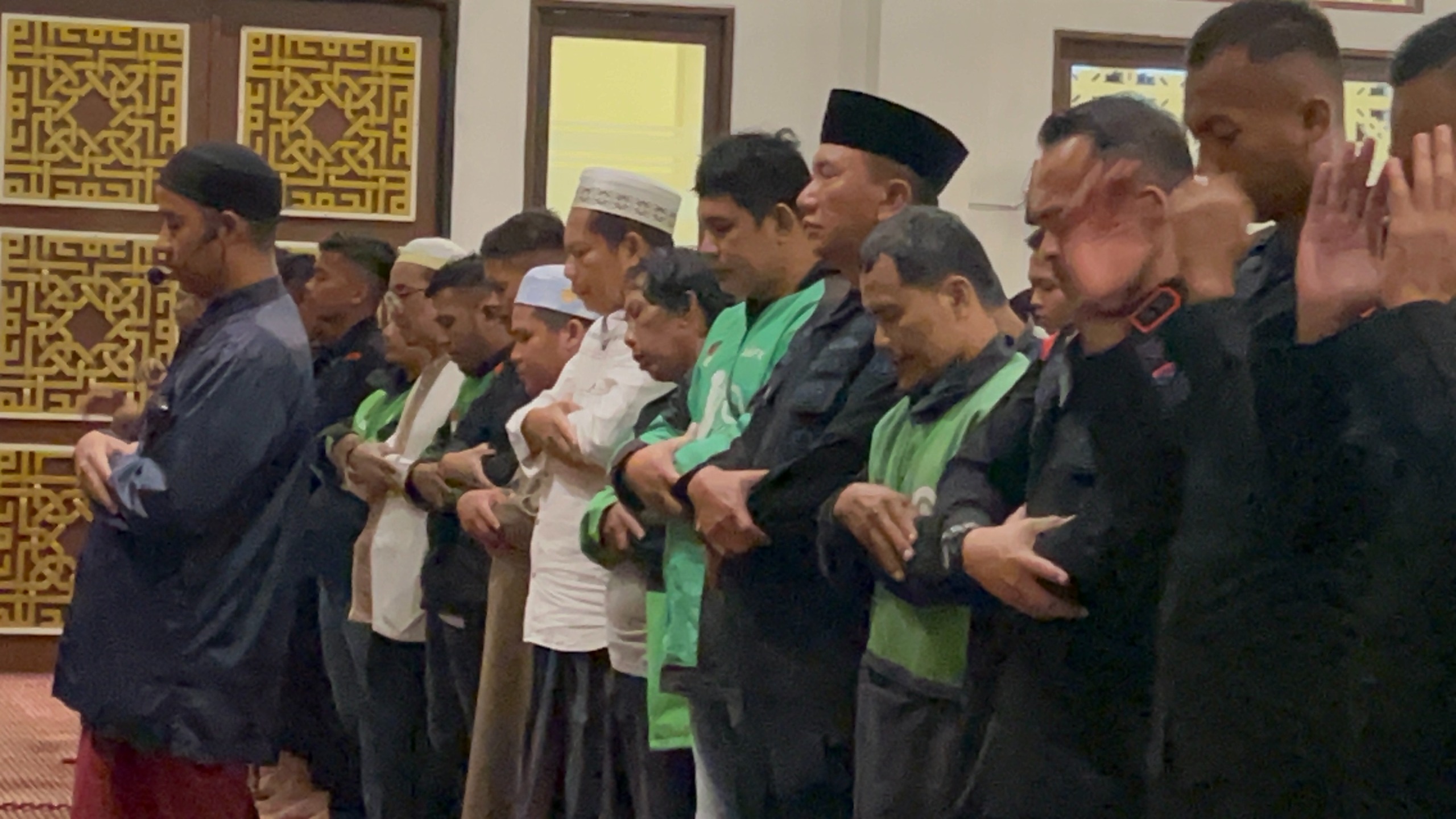 Satuan Brimob Polda Kaltim Gelar Sholat Ghaib dan Doa Bersama untuk Affan Kurniawan