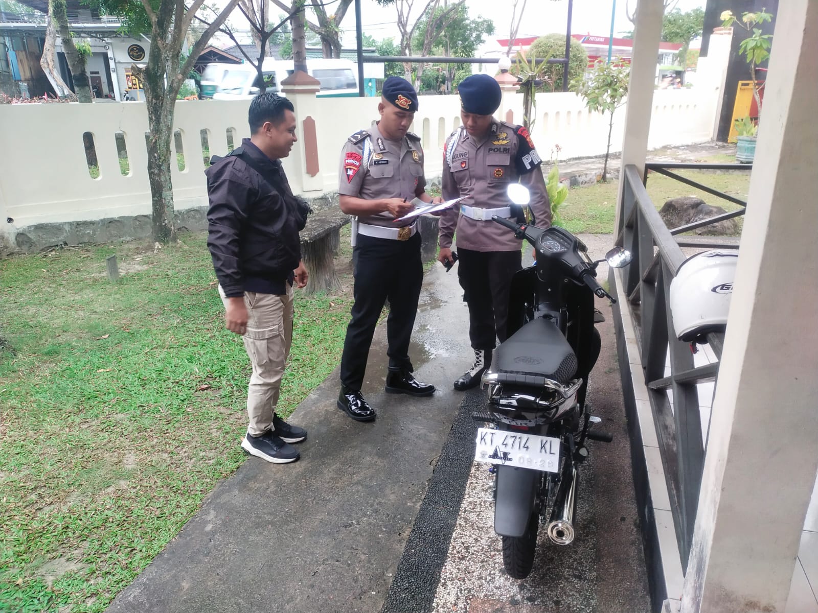 Provos Satbrimob Polda Kaltim Gelar Razia, Tiga Personel Terjaring Pelanggaran Administrasi Kendaraan