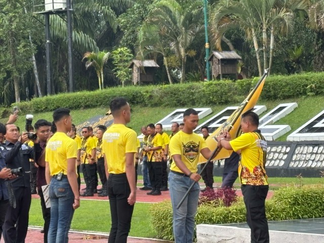 Dansat Brimob Polda Kaltim Hadiri Apel Pengukuhan Suporter dan Launching Jersey Etam Bhara Kaltim