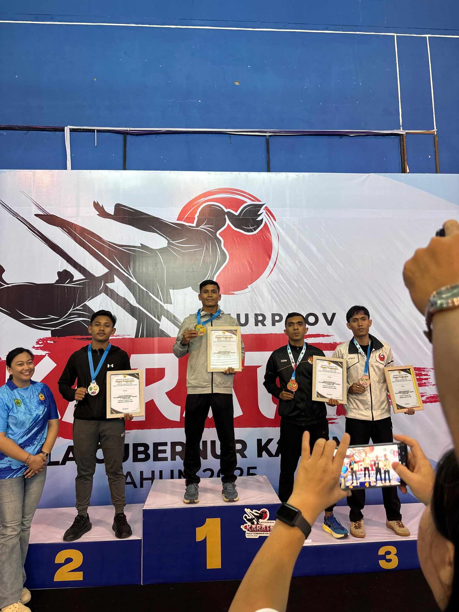 2 Personel Batalyon A Brimob Kaltim Raih Medali Emas dan Perak Kejurprov Karate Piala Gubernur Kaltim 2025