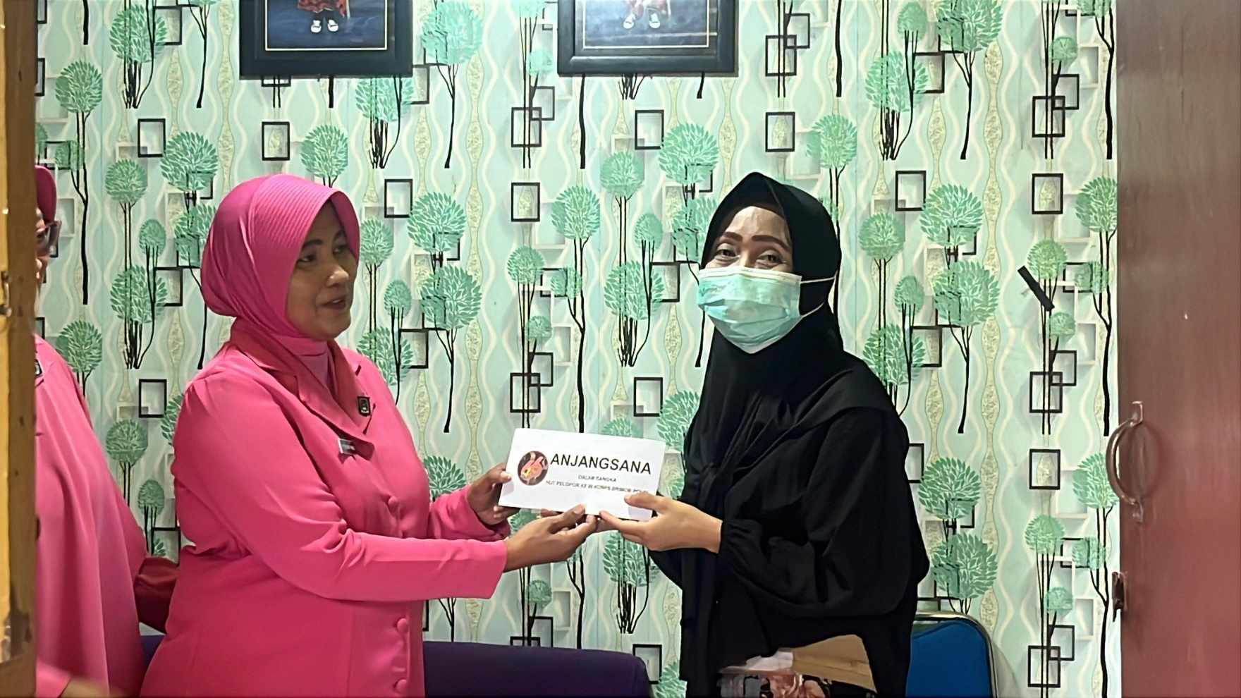 HUT Pelopor Ke-66, Batalyon A Brimob Kaltim Gelar Anjangsana ke Paramob, Warakawuri dan Personel Sakit Menahun