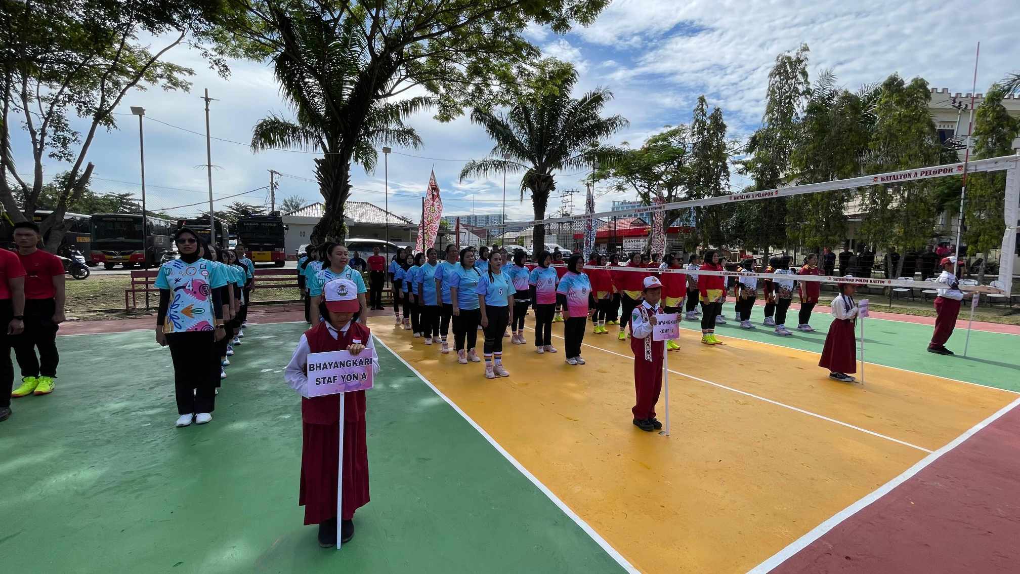 HUT Pelopor ke-66, Danyon A Brimob Kaltim Secara Simbolis Buka Kejuaraan Bola Voli Antar Bhayangkari 2025