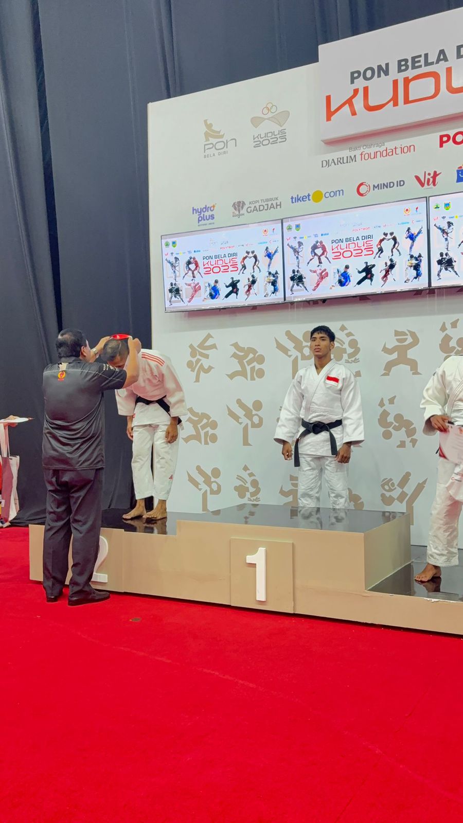 Membanggakan, Bripda Elman Anggota Batalyon A Brimob Kaltim Sabet Medali Perak di PON Beladiri Kudus