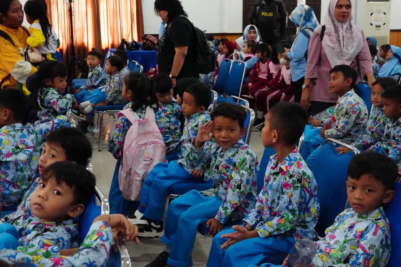 Tanamkan Cinta Tanah Air Sejak Dini, Brimob Polda Kaltim Jadi Destinasi Kunjungan Edukasi Siswa PAUD Balikpapan