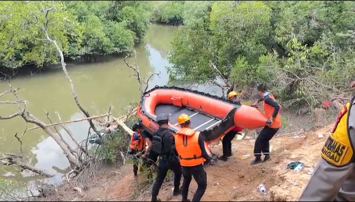 Tragedi di Sungai Selok: Personel Brimob Kaltim Temukan Potongan Tubuh Korban Terkaman Buaya di Kariangau