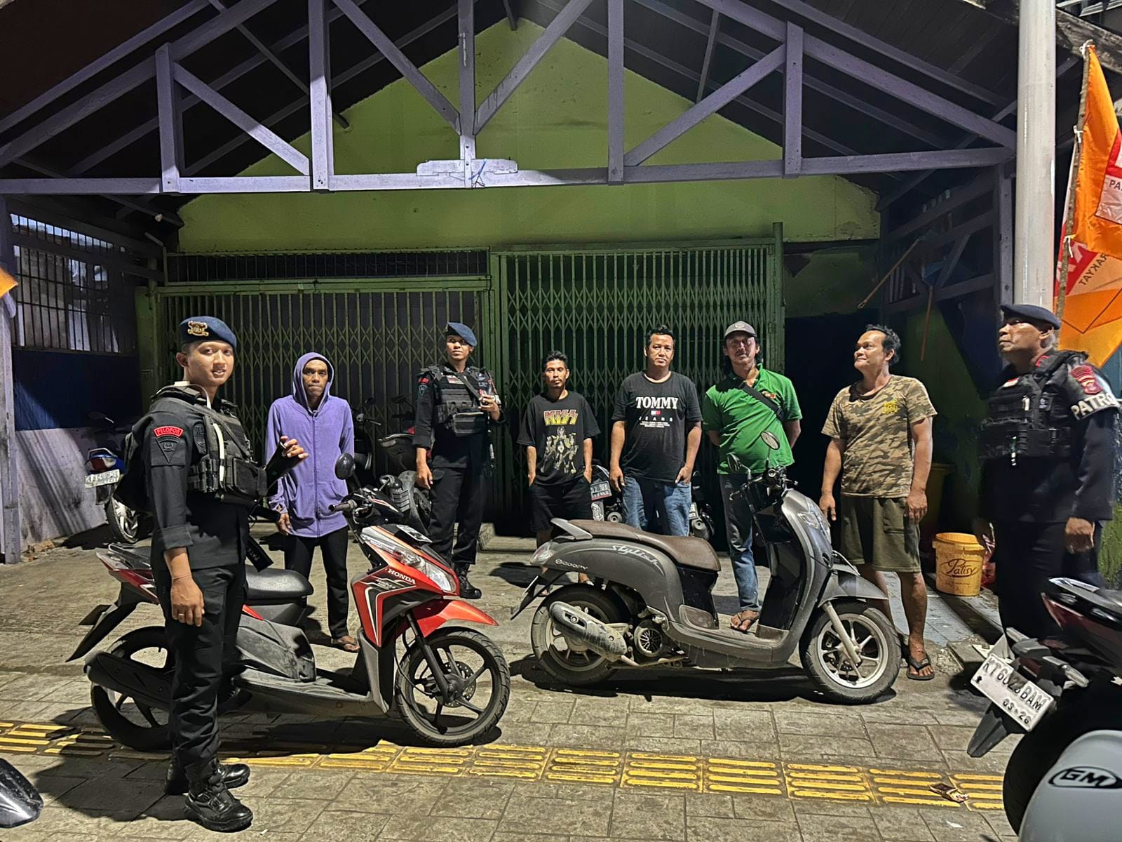 Hadirkan Rasa Aman, Brimob Kaltim Intensifkan Patroli Dialogis Malam Hari