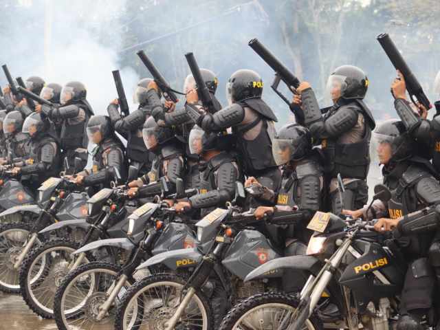 Brimob Polda Kaltim Gelar Apel Gabungan dan Simulasi Sispamkota Pengamanan Unjuk Rasa