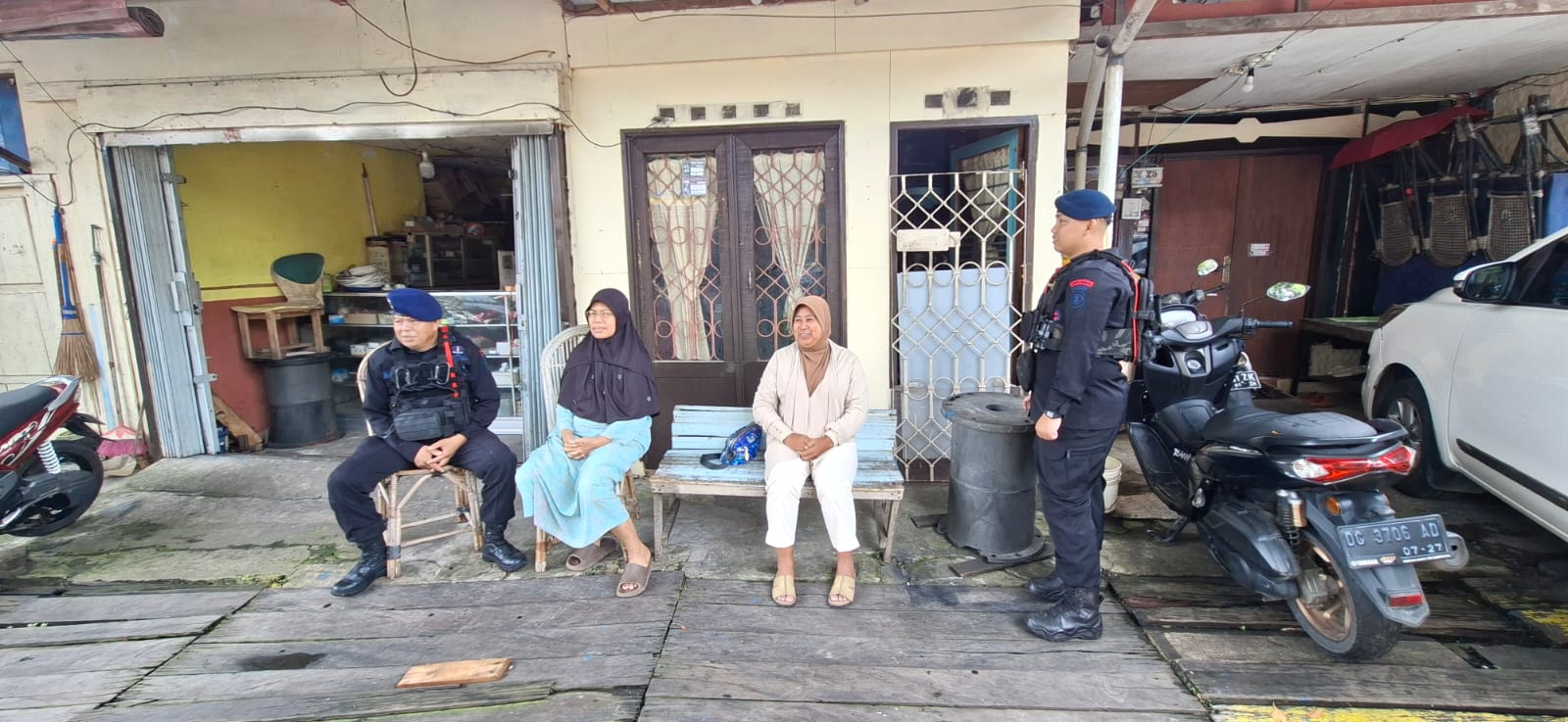 Brimob Jaga Kemitraan Keamanan di Pasar Senaken dan Tanah Grogot