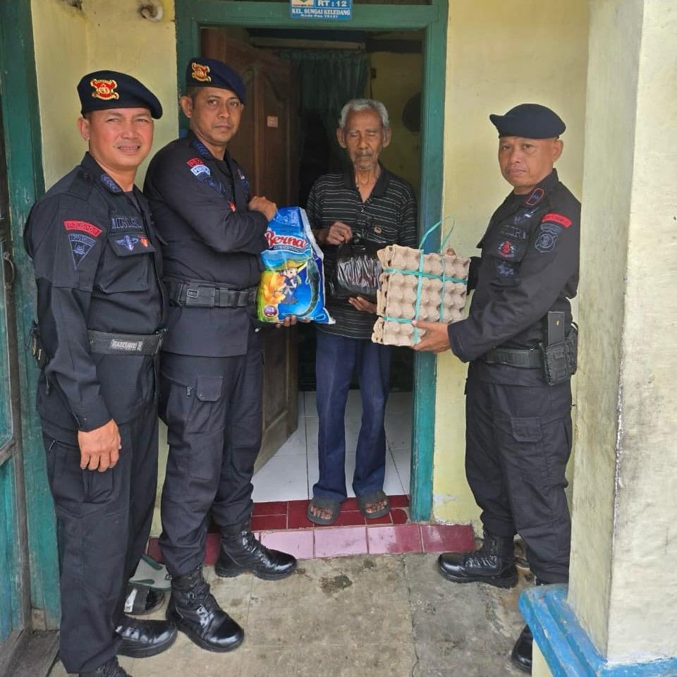 Batalyon B Pelopor Salurkan Bantuan Kemanusiaan untuk Negeri dalam Program Jumat Berkah