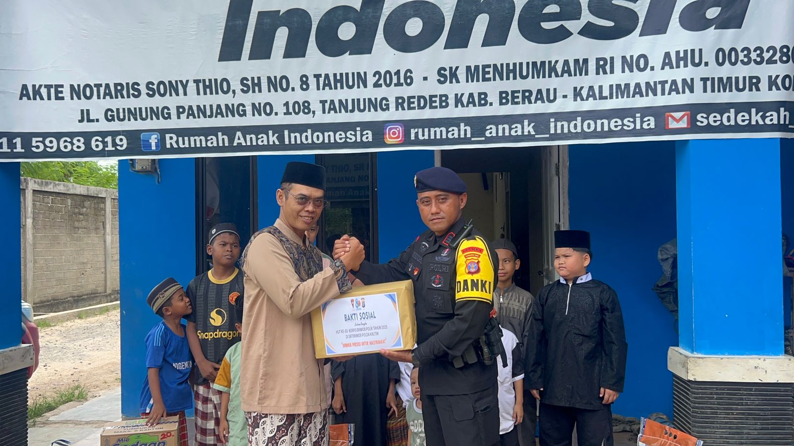 Kompi 3 Batalyon C Pelopor Gelar Bakti Sosial, Serahkan Sembako dan Al-Qur’an di Berau